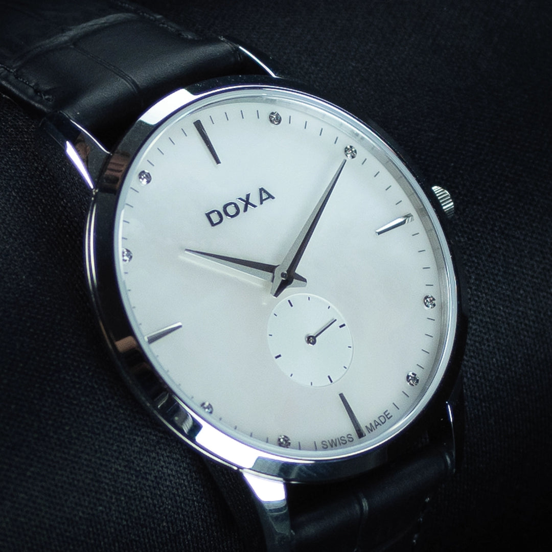 Luxury watch (105.10.051D.01): watch face angled view right