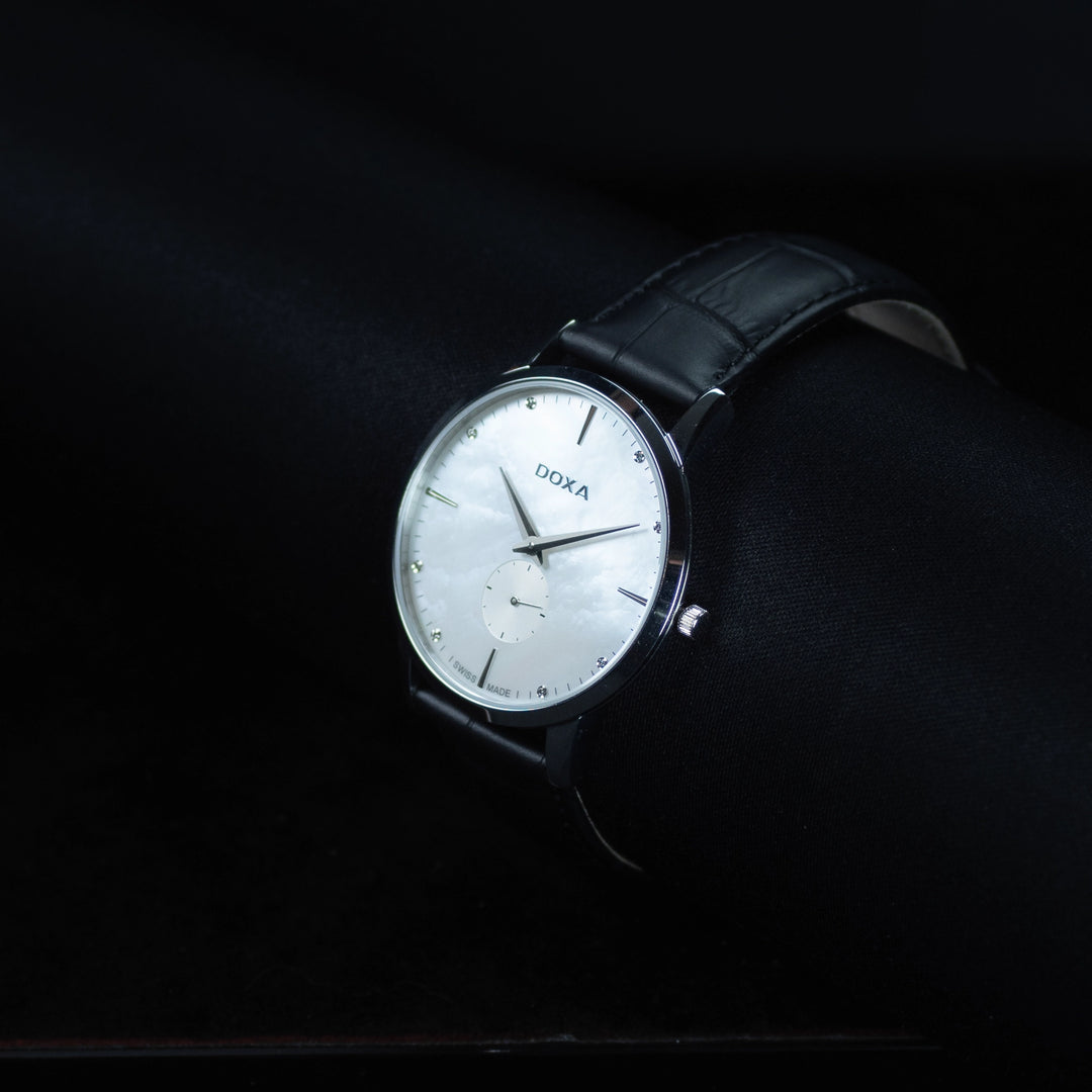 Luxury watch (105.10.051D.01): watch face zoomed out