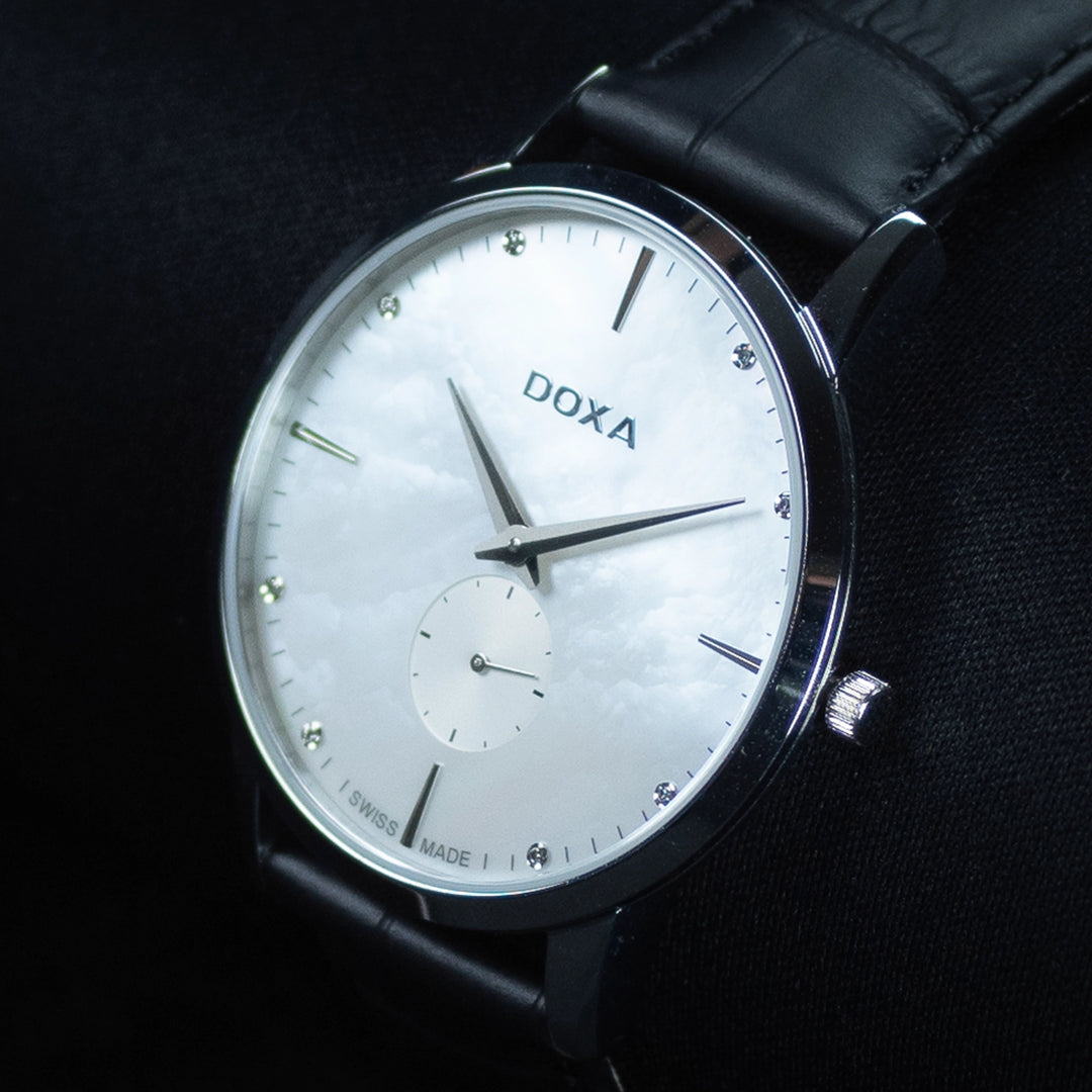 Luxury watch (105.10.051D.01): watch face