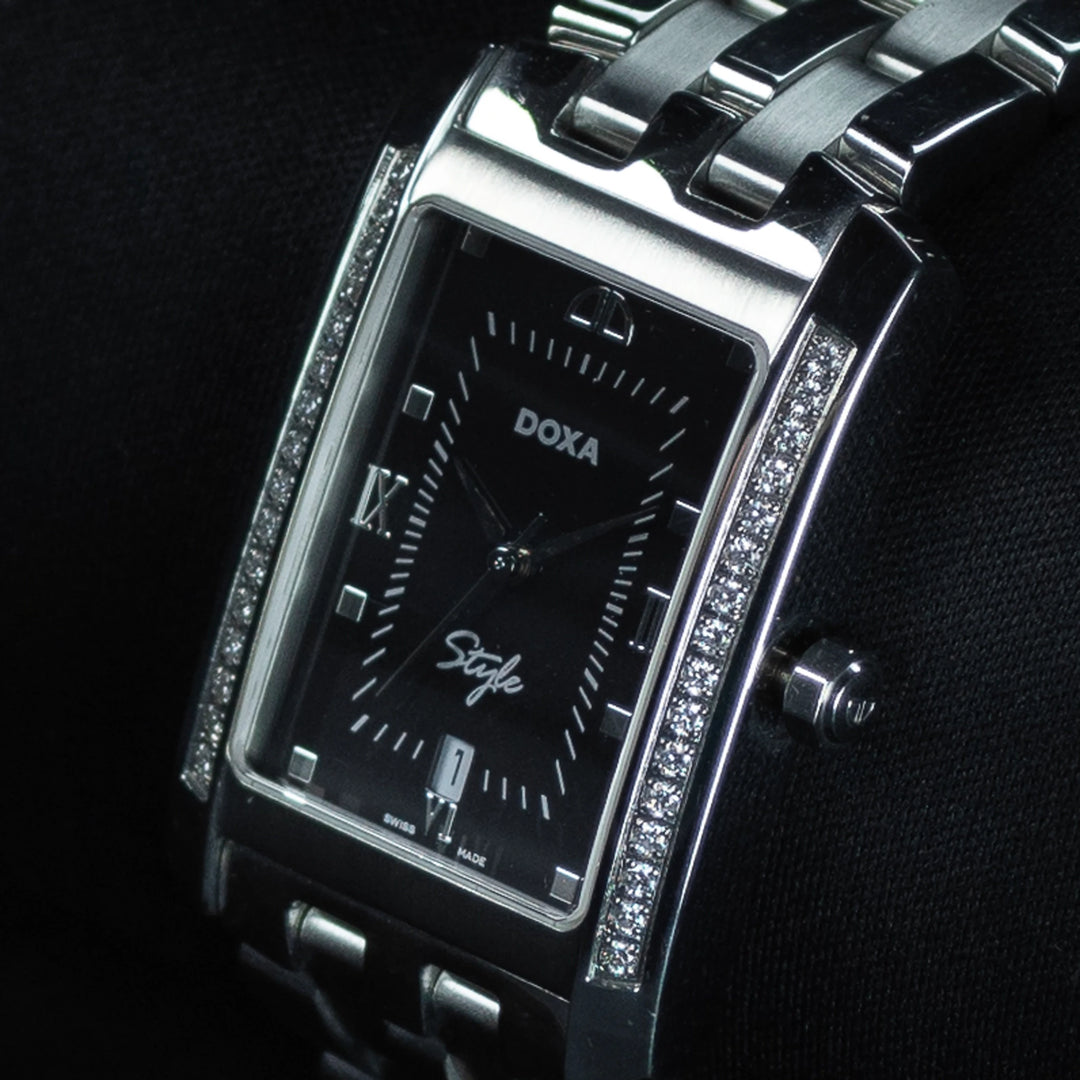 Luxury watch (240.10D.102.10): watch face angled view right