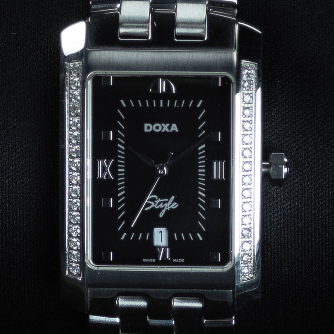 Luxury watch (240.10D.102.10): watch face