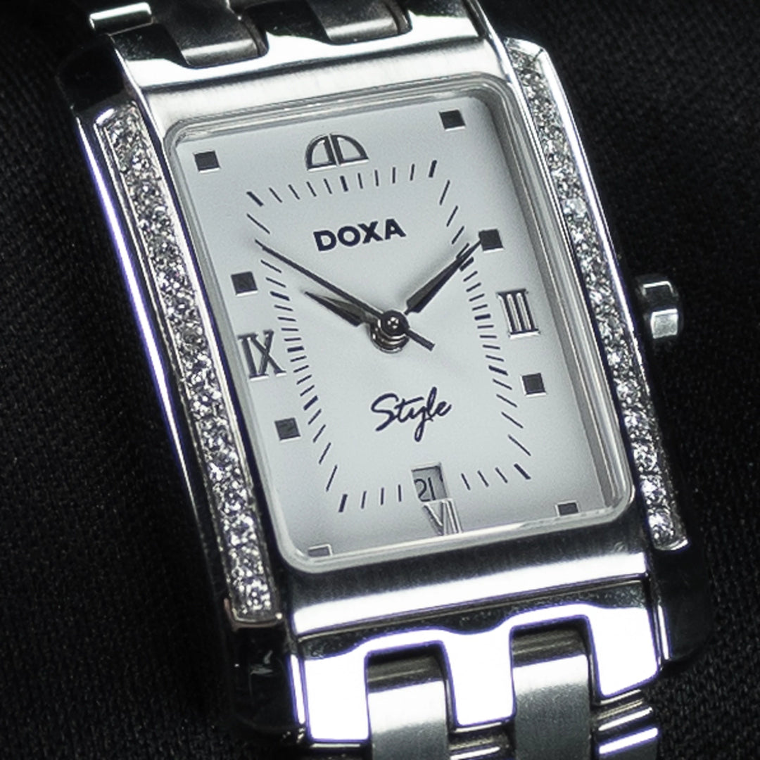 Luxury watch (240.15D.012.10): watch face angled view left