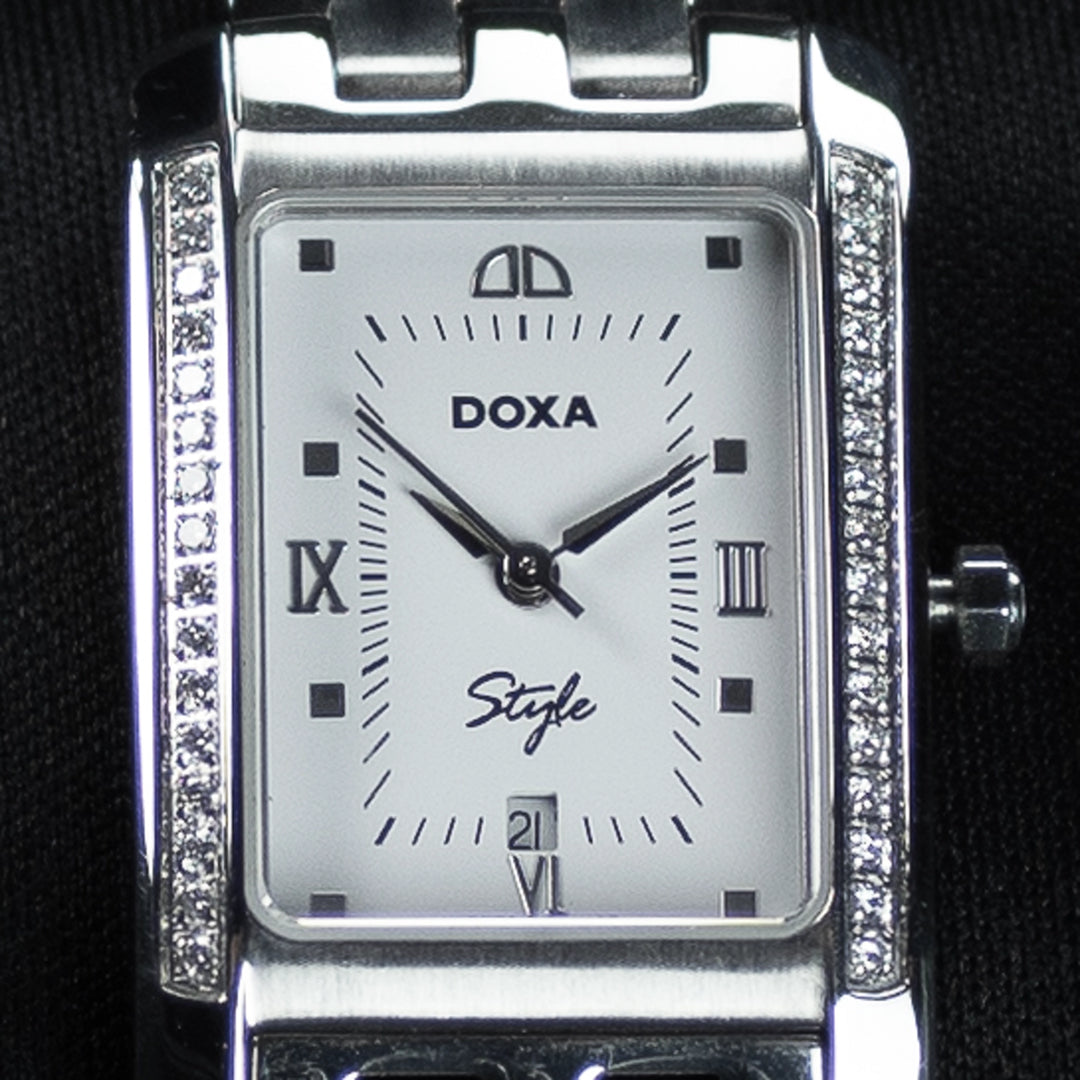 Luxury watch (240.15D.012.10): watch face