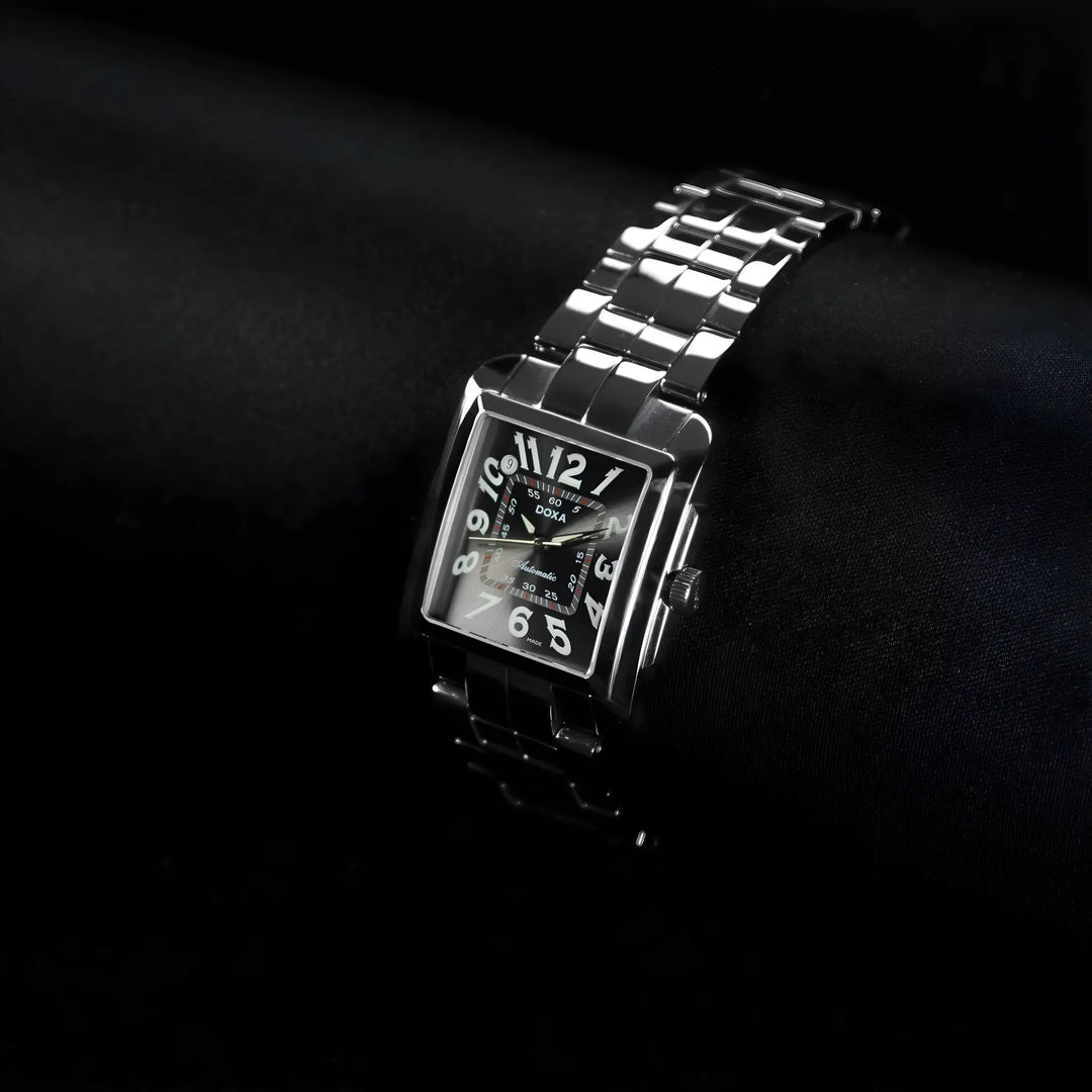 Luxury watch (251.10.117.10): watch face angled view left zoomed out