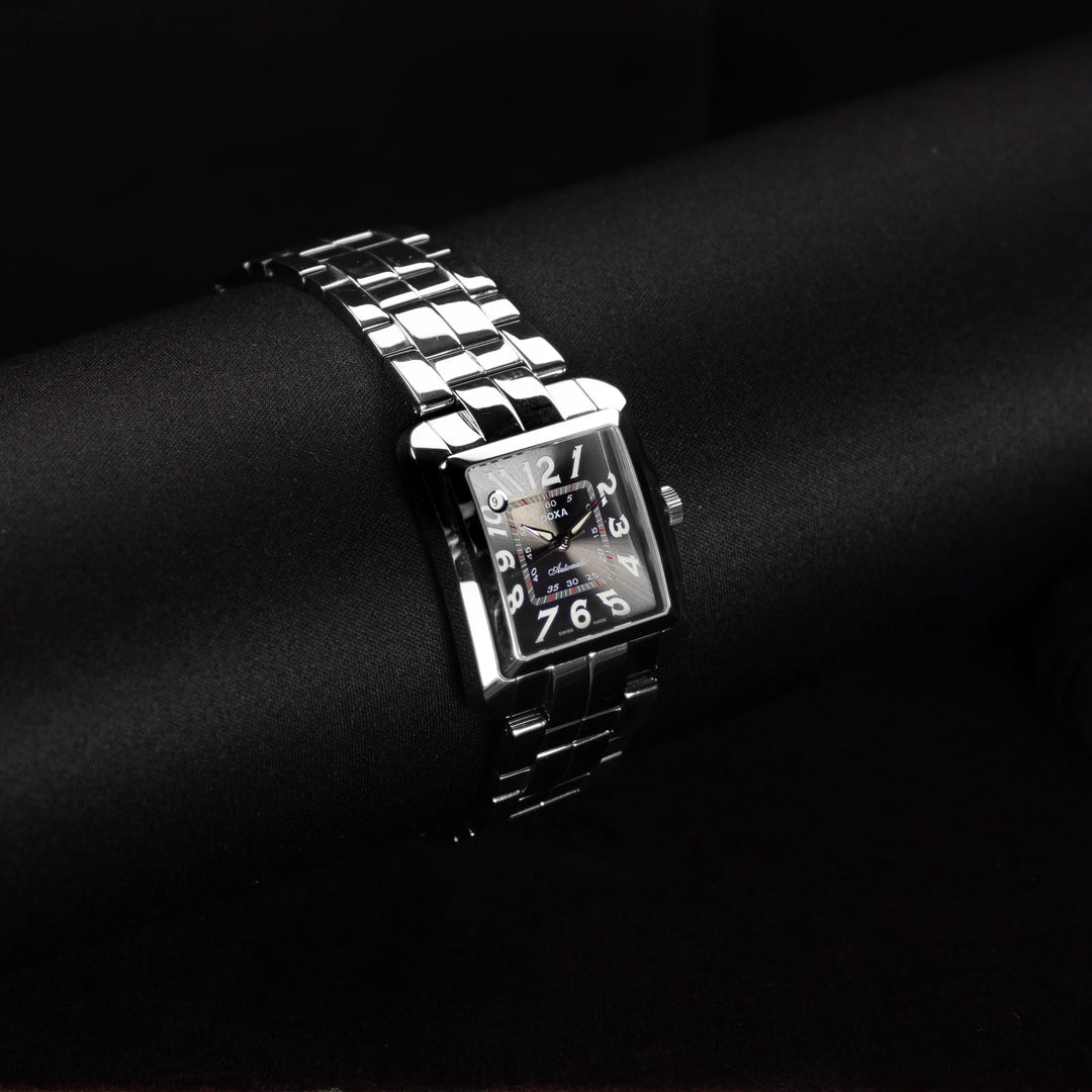 Luxury watch (251.10.117.10): watch face angled view right zoomed out