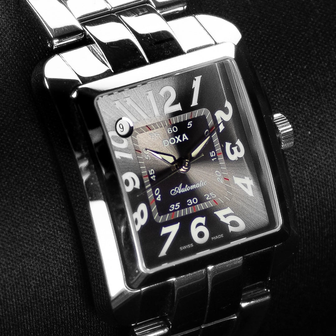 Luxury watch (251.10.117.10): watch face angled view right