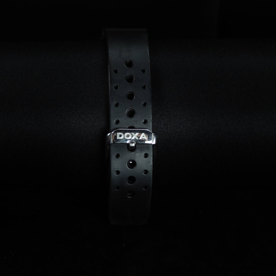 Luxury watch (550.10): watch bracelet zoomed out