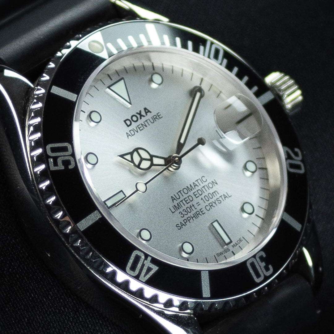 Luxury watch (550.10): watch face angled view left