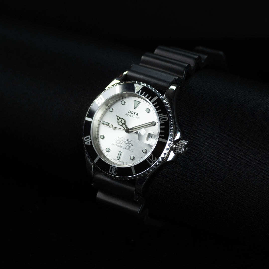 Luxury watch (550.10): watch face angled view right zoomed out