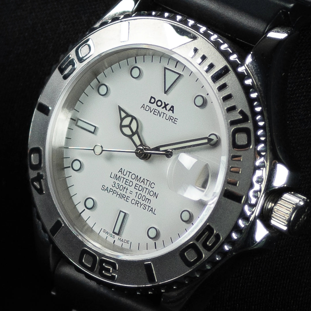 Luxury watch (550.10.014.10WS): watch face angled view right