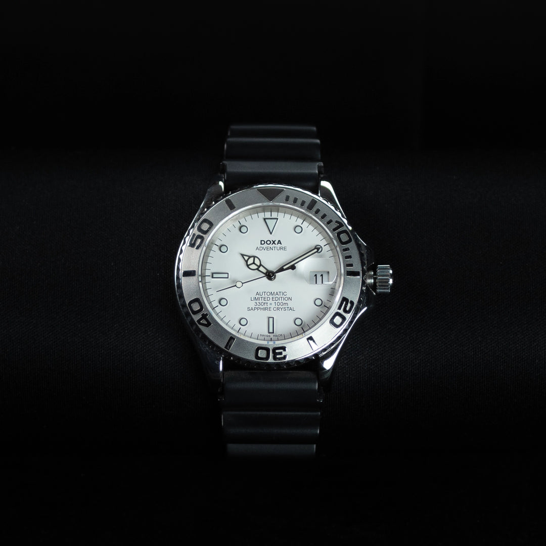 Luxury watch (550.10.014.10WS): watch face zoomed out