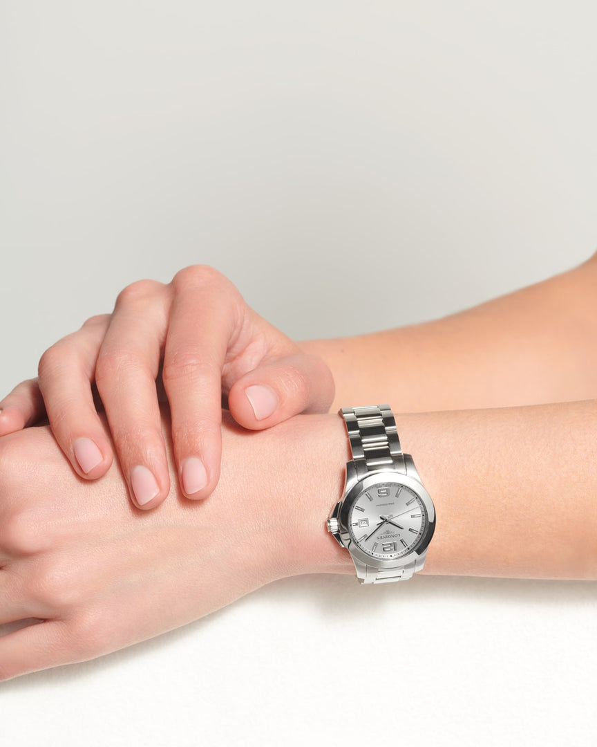 LONGINES L33764766 Conquest Karóra