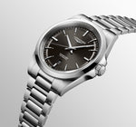 Kép betöltése a Galériamegjelenítőbe, LONGINES L38304526 Conquest Karóra