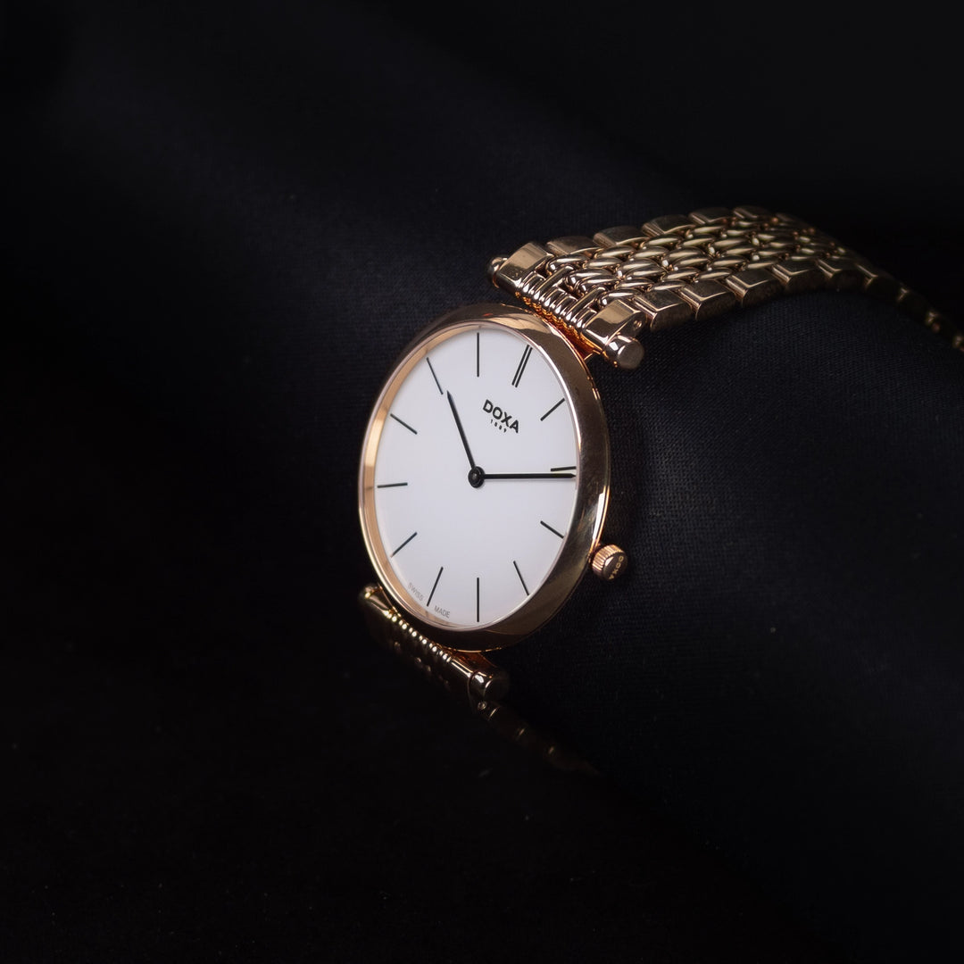 Luxury watch (105.35.022.30): watch face angled view right zoomed out