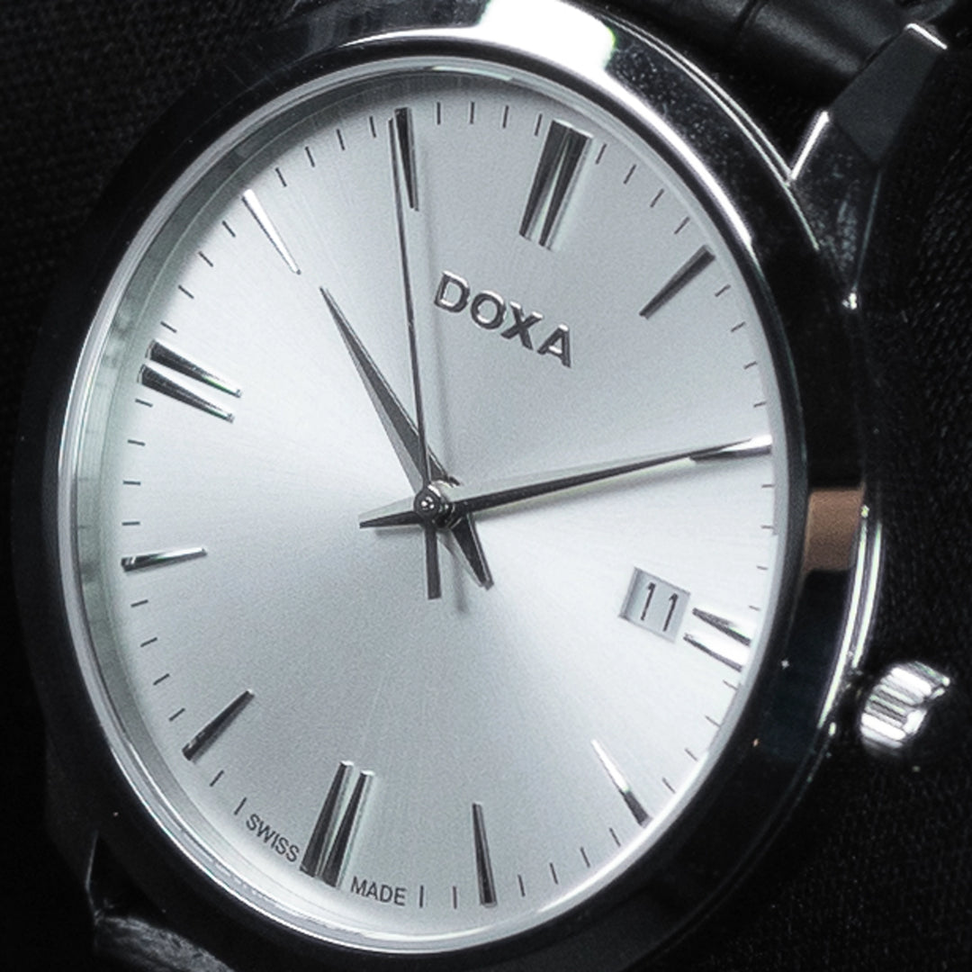 Luxury watch (106.10.021.01): watch face angled view right