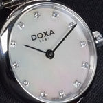 Kép betöltése a Galériamegjelenítőbe, Luxury watch (111.15.058.10): watch face angled view left
