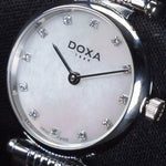 Kép betöltése a Galériamegjelenítőbe, Luxury watch (111.15.058.10): watch face angled view right

