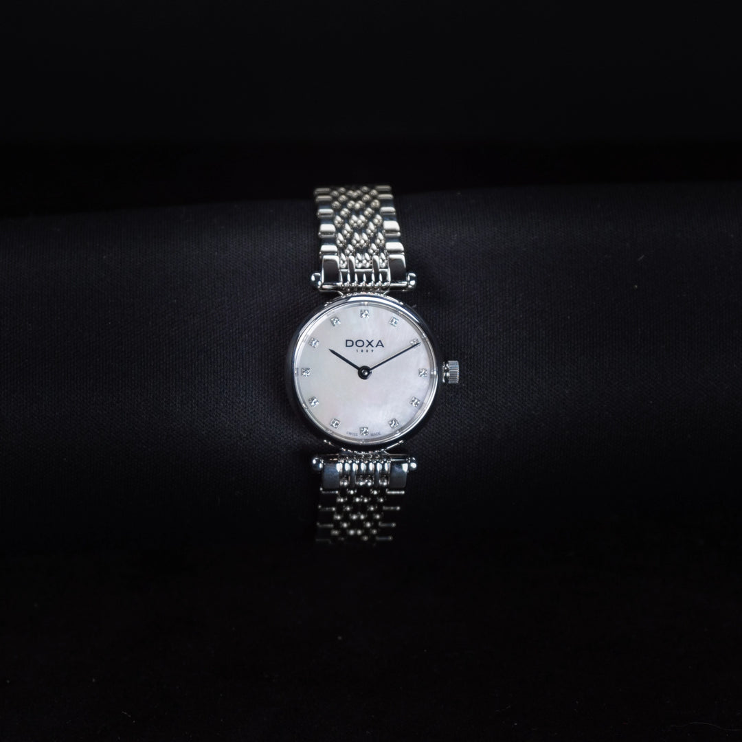 Luxury watch (111.15.058.10): watch face zoomed out