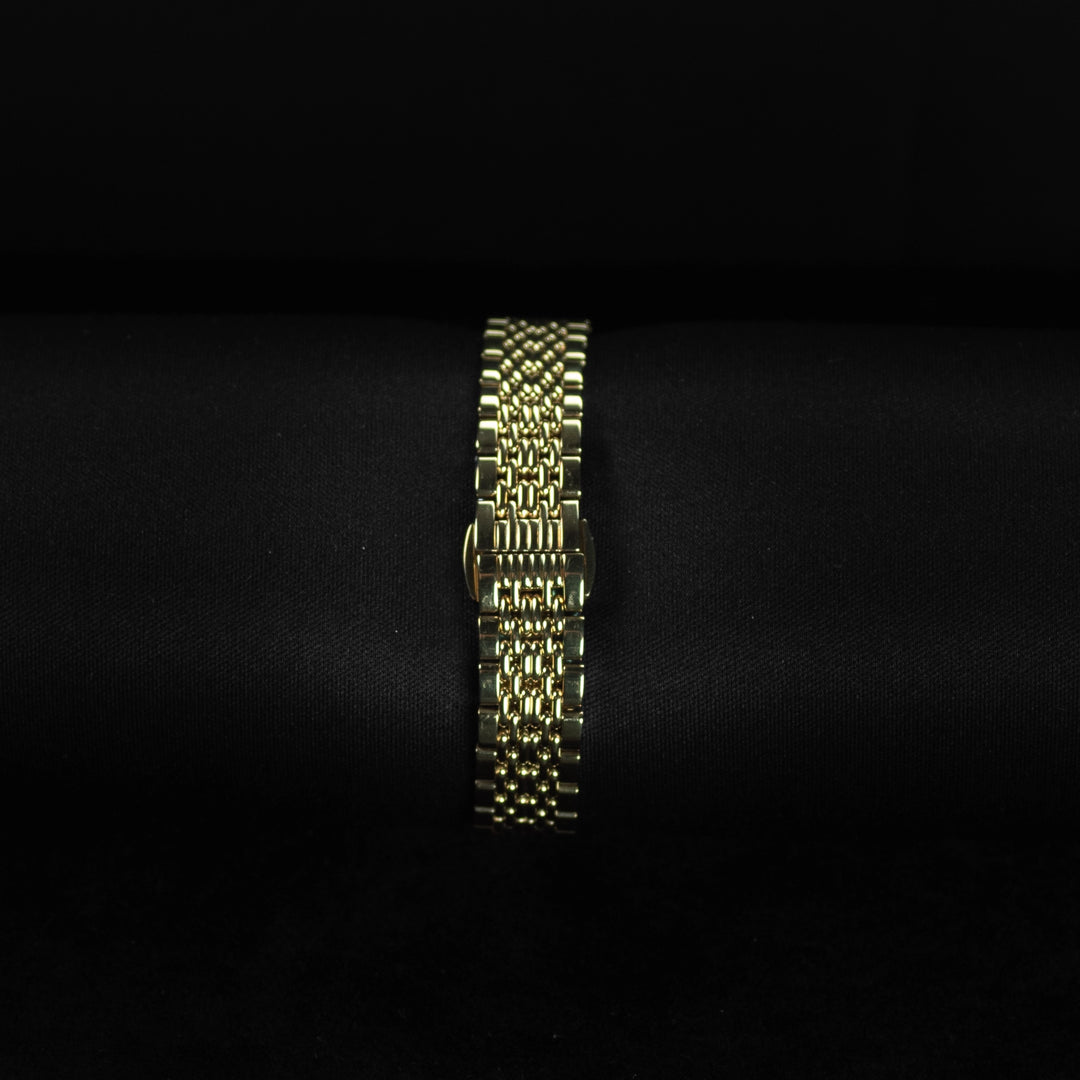 Luxury watch (111.33.058.11): watch bracelet zoomed out