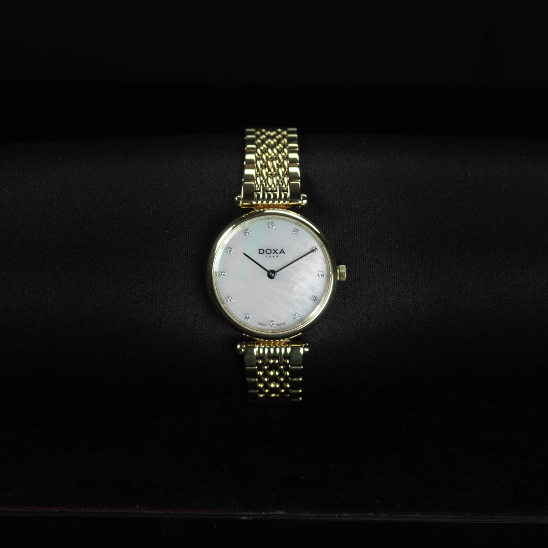 Luxury watch (111.33.058.11): watch face zoomed out