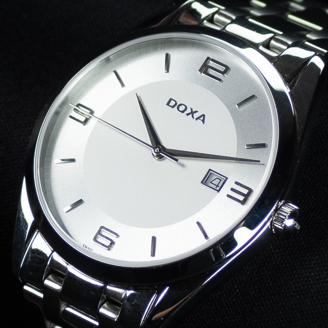 Luxury watch (121.10.023.10): watch face angled view right