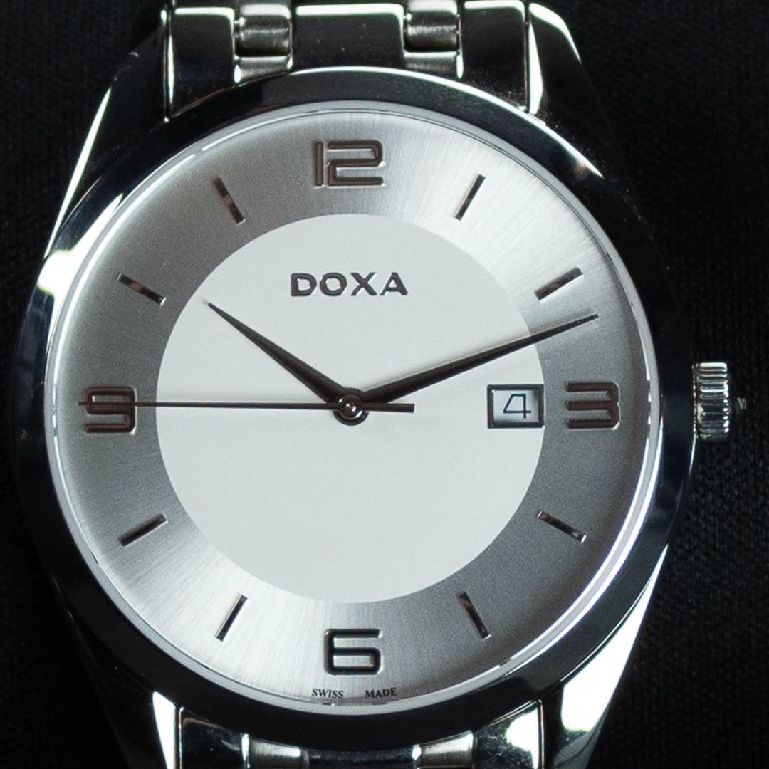 Luxury watch (121.10.023.10): watch face