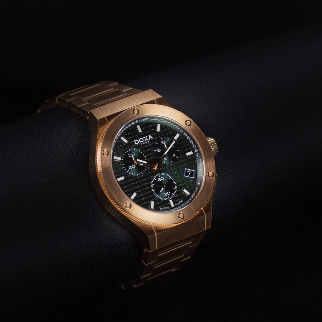 Luxury watch (166.90.131.17): watch face angled view left zoomed out