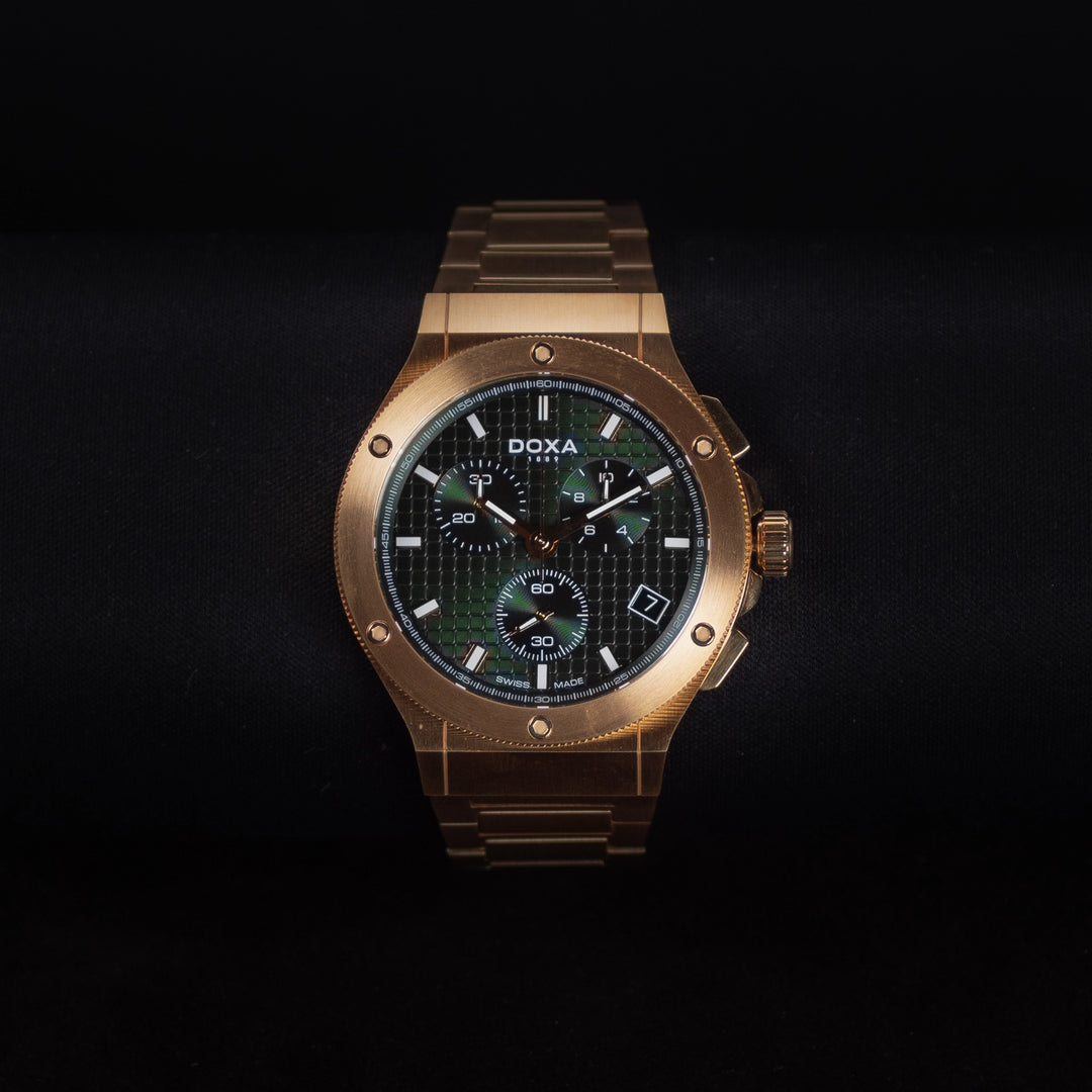 Luxury watch (166.90.131.17): watch face zoomed out