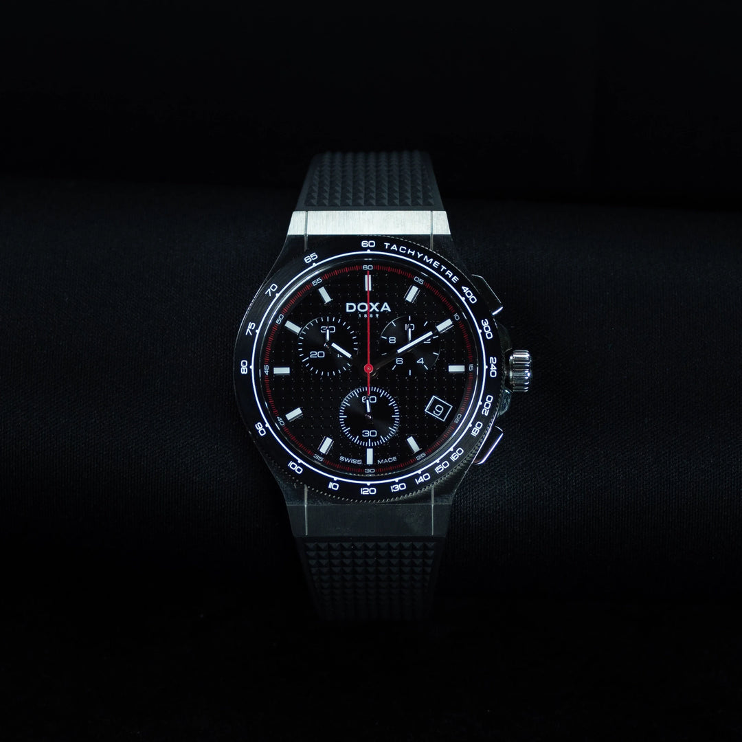 Luxury watch (167.10.101.20): watch face zoomed out