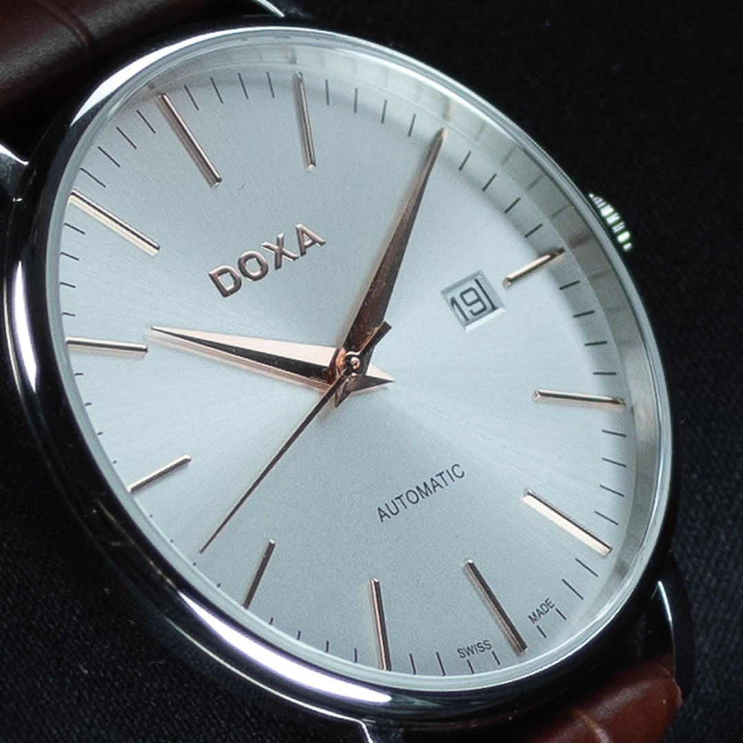 Luxury watch (171.10.021R.02): watch face angled view left