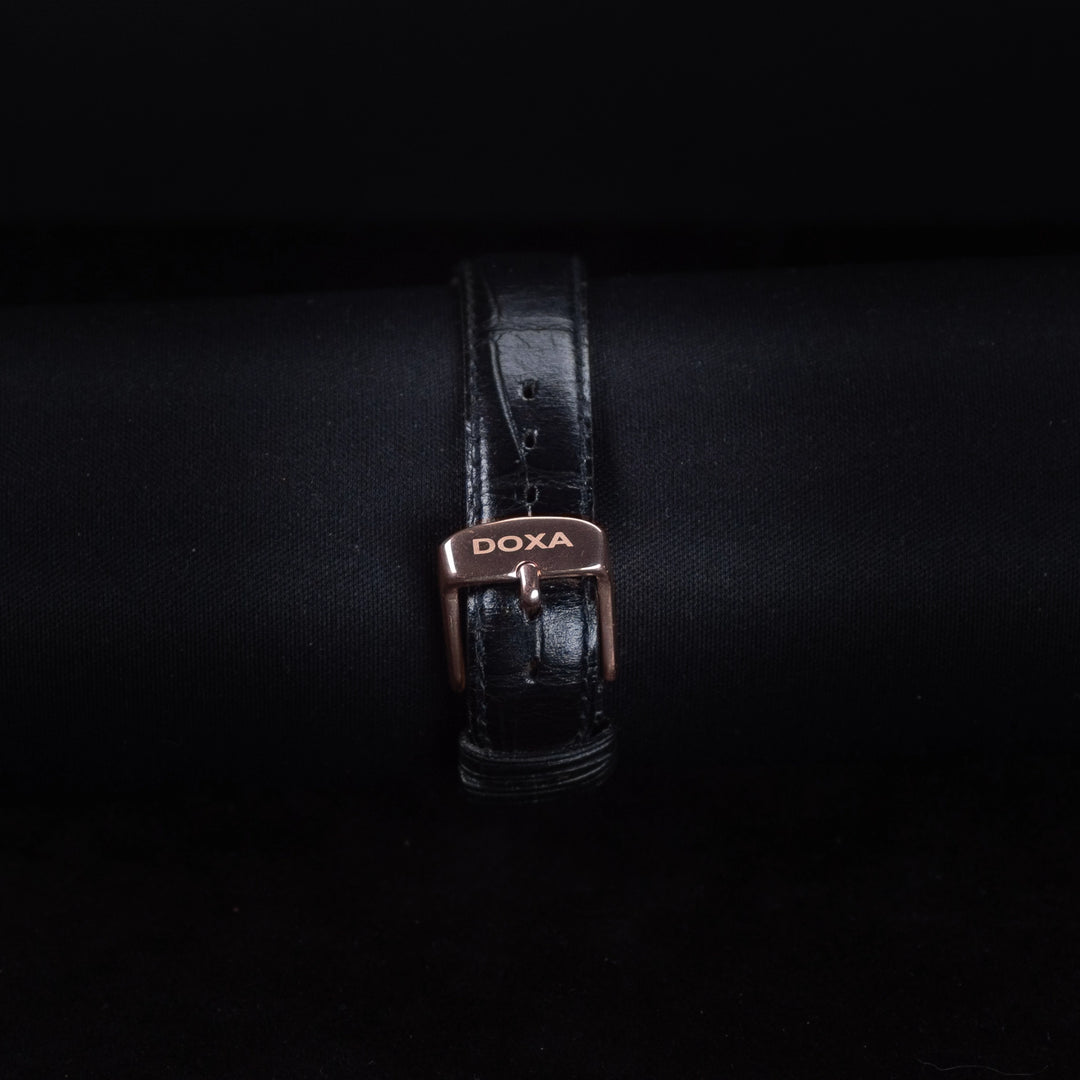 Luxury watch (173.95.021.01): watch bracelet zoomed out