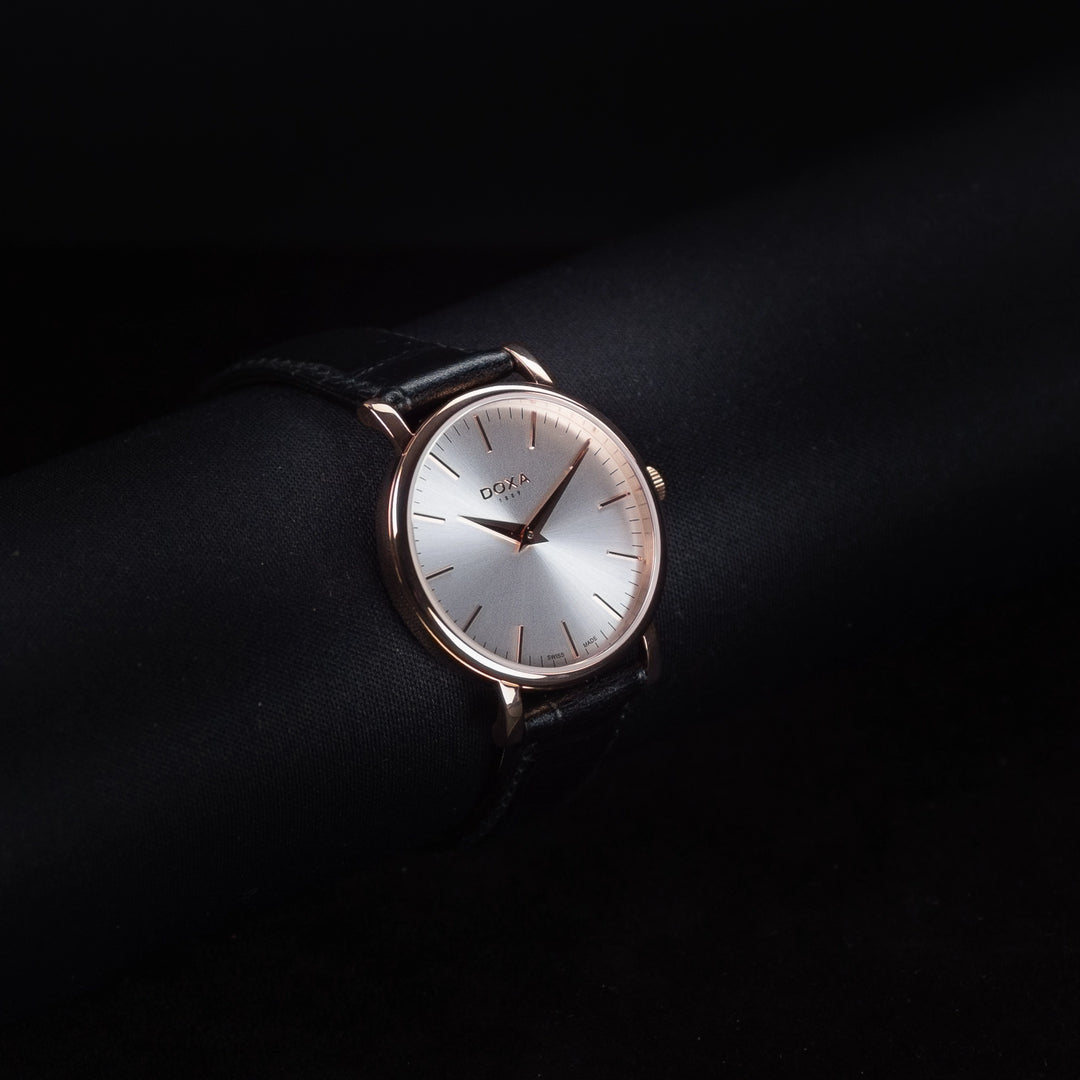 Luxury watch (173.95.021.01): watch face angled view left zoomed out