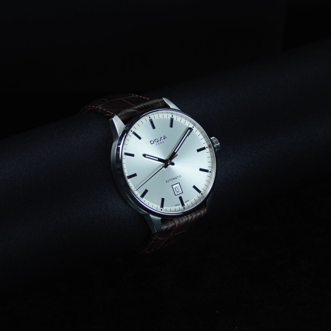 Luxury watch (195.10.011.02): watch face angled view left zoomed out