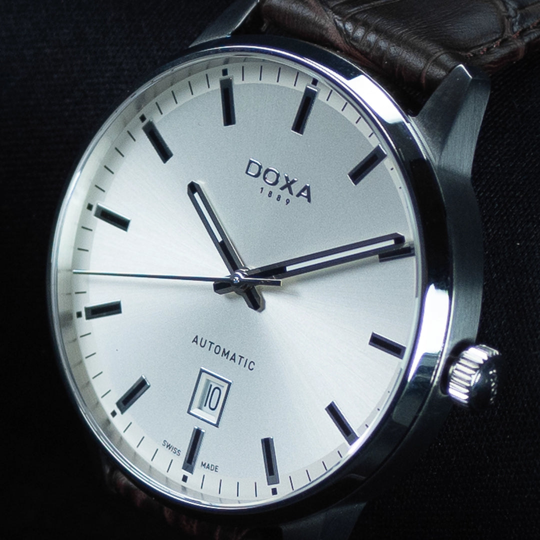 Luxury watch (195.10.011.02): watch face angled view right