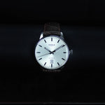 Kép betöltése a Galériamegjelenítőbe, Luxury watch (195.10.011.02): watch face zoomed out
