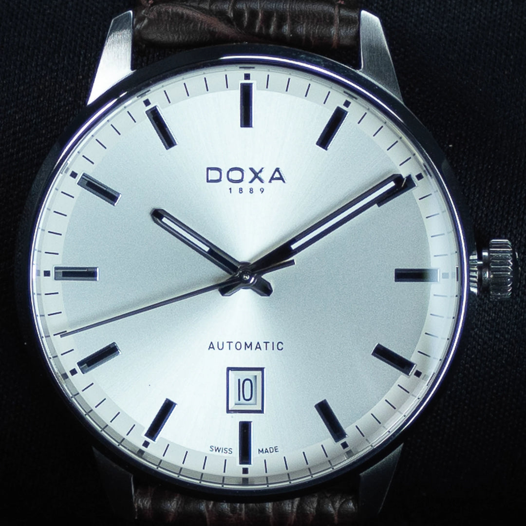 Luxury watch (195.10.011.02): watch face