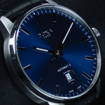 Kép betöltése a Galériamegjelenítőbe, Luxury watch (195.10.201.01): watch face angled view left
