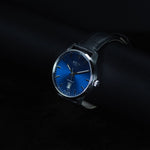 Kép betöltése a Galériamegjelenítőbe, Luxury watch (195.10.201.01): watch face angled view right zoomed out

