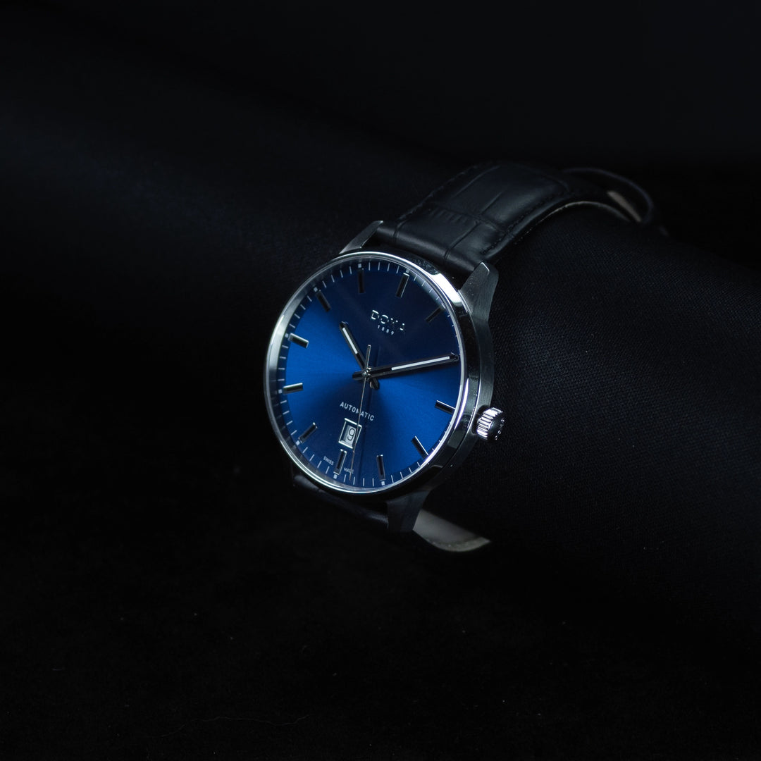 Luxury watch (195.10.201.01): watch face angled view right zoomed out