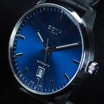 Kép betöltése a Galériamegjelenítőbe, Luxury watch (195.10.201.01): watch face angled view right
