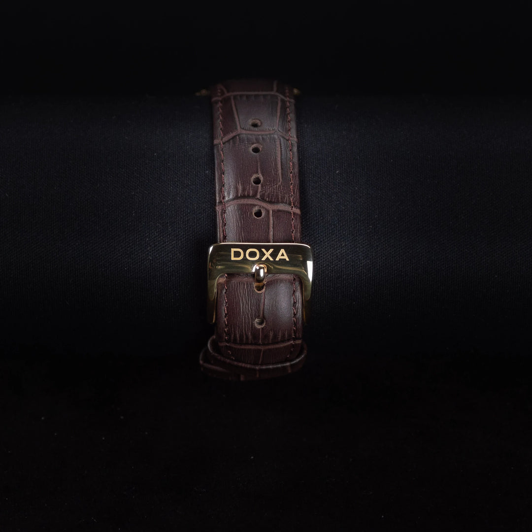 Luxury watch (195.50.011.02): watch bracelet zoomed out