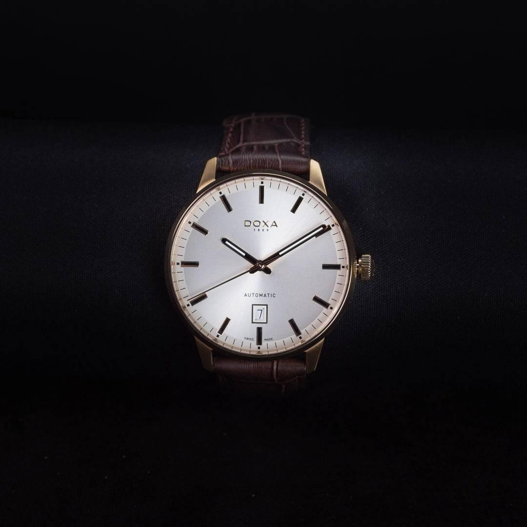 Luxury watch (195.50.011.02): watch face zoomed out