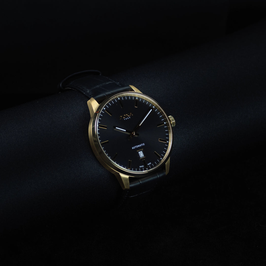 Luxury watch (195.50.101.01): watch face angled view left zoomed out