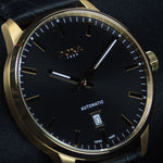 Kép betöltése a Galériamegjelenítőbe, Luxury watch (195.50.101.01): watch face angled view left
