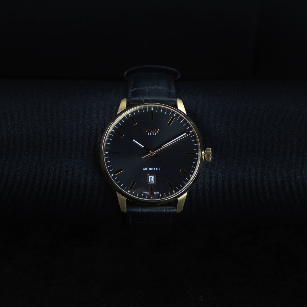 Luxury watch (195.50.101.01): watch face zoomed out