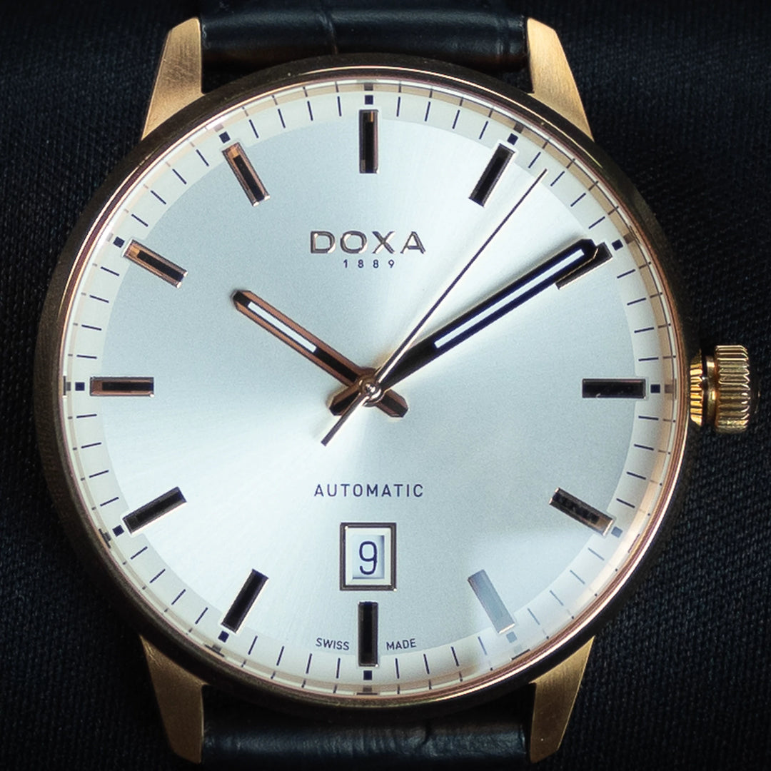 Luxury watch (195.90.011.01): watch face