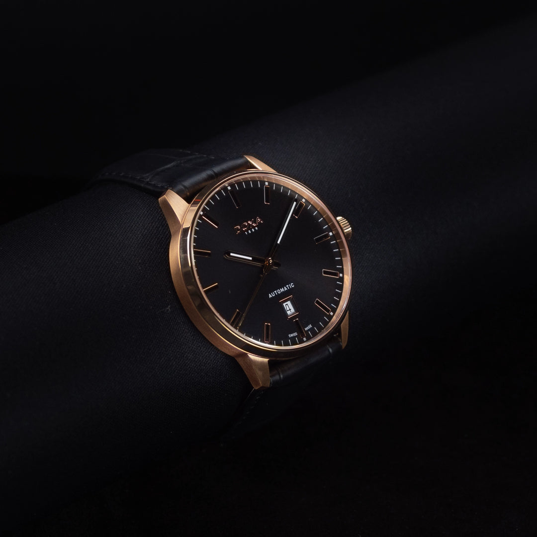 Luxury watch (195.90.101.01): watch face angled view left zoomed out