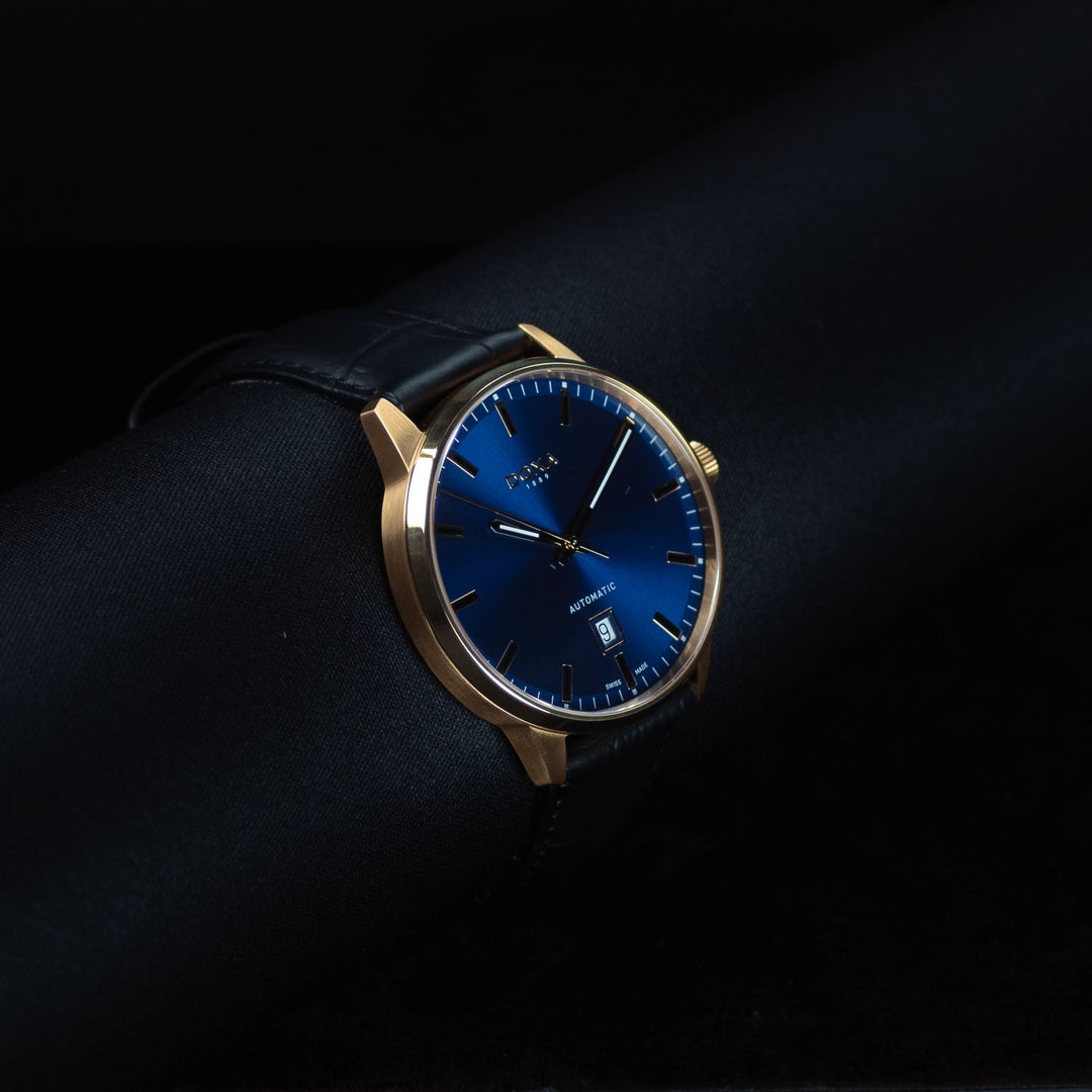 Luxury watch (195.90.201.01): watch face angled view left zoomed out
