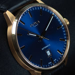 Kép betöltése a Galériamegjelenítőbe, Luxury watch (195.90.201.01): watch face angled view left
