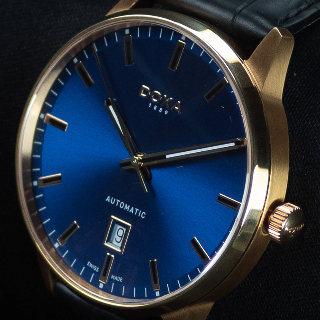 Luxury watch (195.90.201.01): watch face angled view right